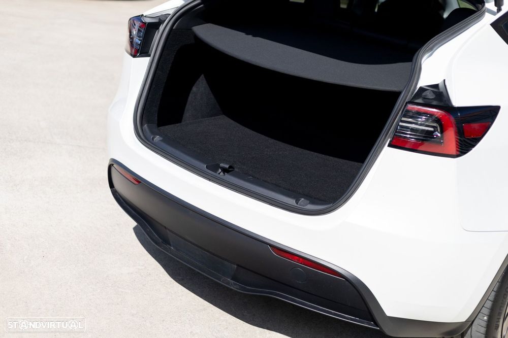 Tesla Model Y Standard RWD - 35