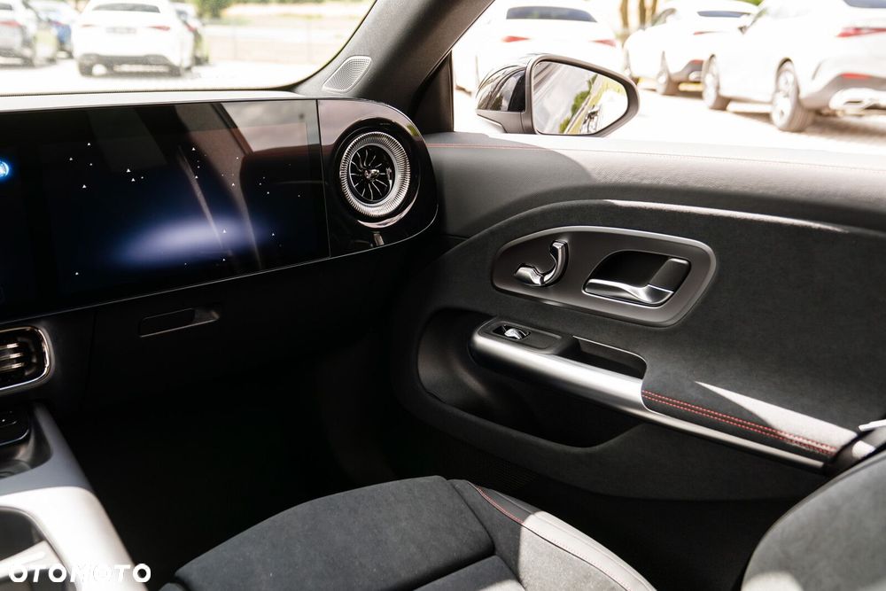Mercedes-Benz CLA - 17