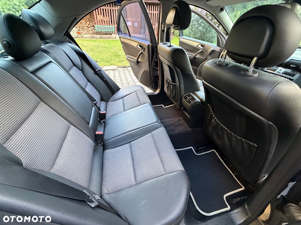Mercedes-Benz Klasa C 180 Kompressor Sport Edition - 10