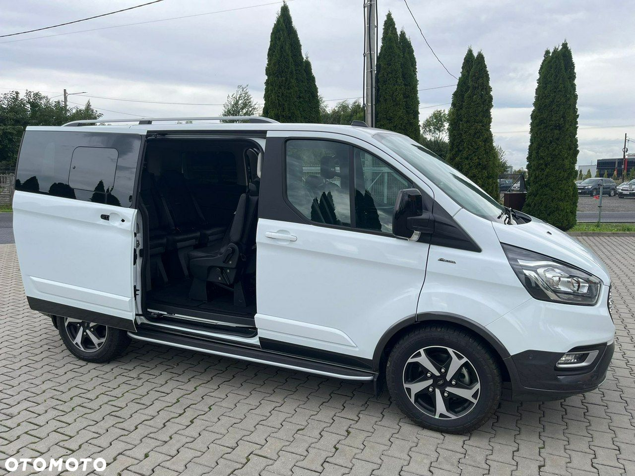 Ford Tourneo Custom - 22
