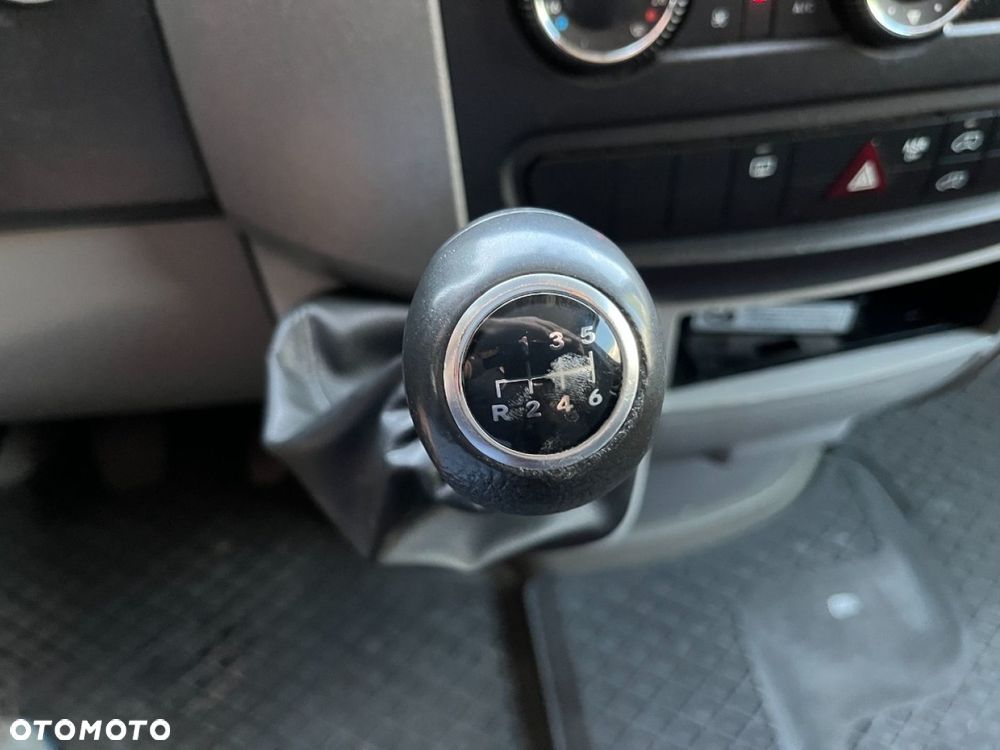 Mercedes-Benz Sprinter - 13