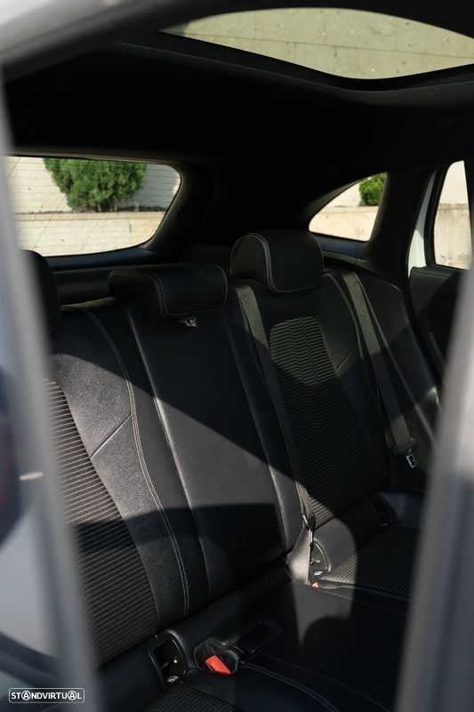 Mercedes-Benz GLA 180 d - 16