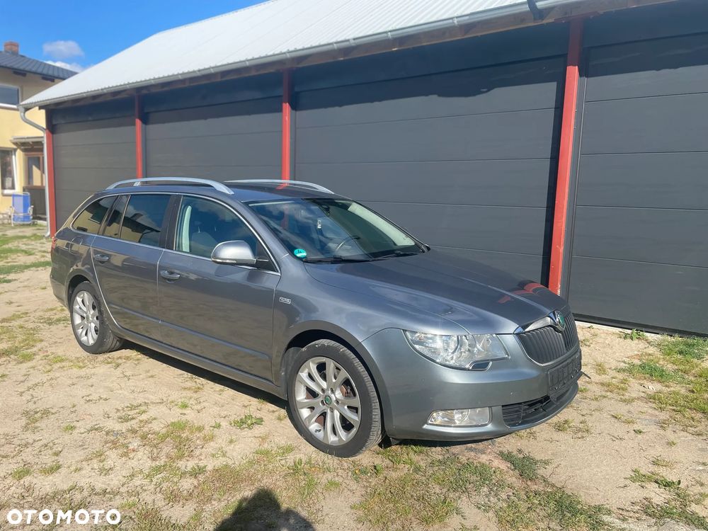 Skoda Superb 2.0 TDI Family DSG - 1
