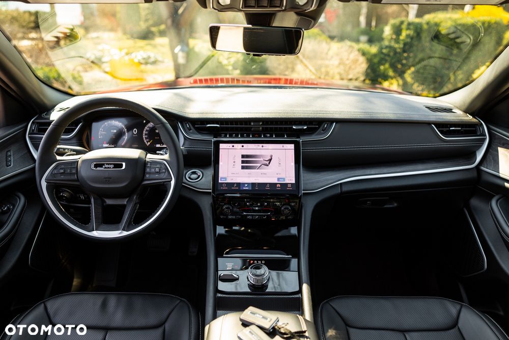 Jeep Grand Cherokee - 12