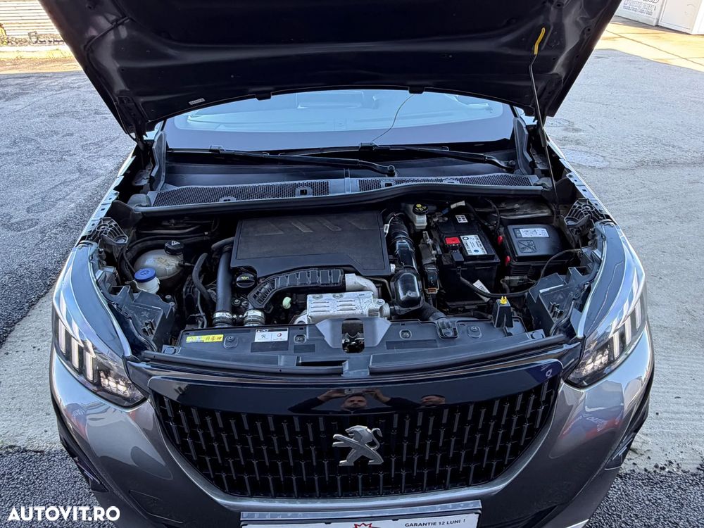 Peugeot 2008 PureTech 130 EAT8 GT Pack - 29