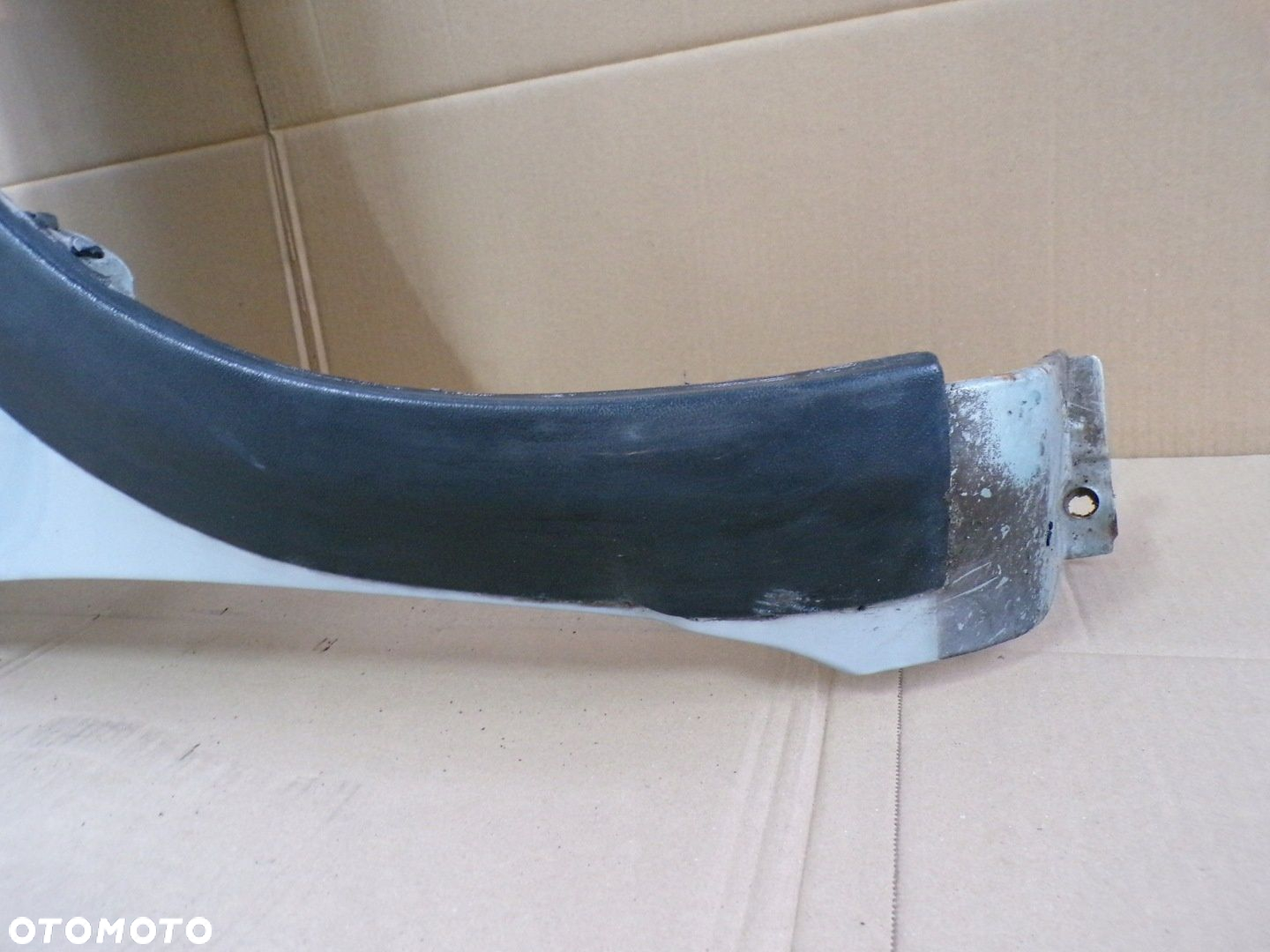 TOYOTA YARIS I LIFT BŁOTNIK PRAWY PRZÓD 8R0 - 4
