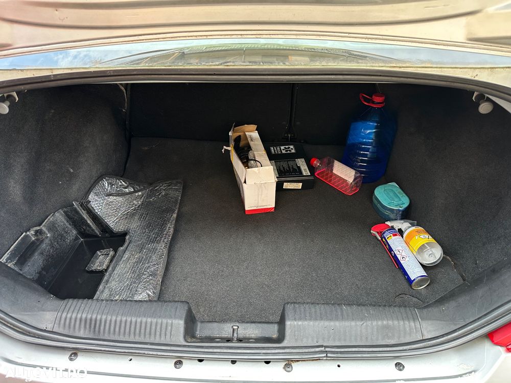 Ford Focus 1.6i 16V - 8