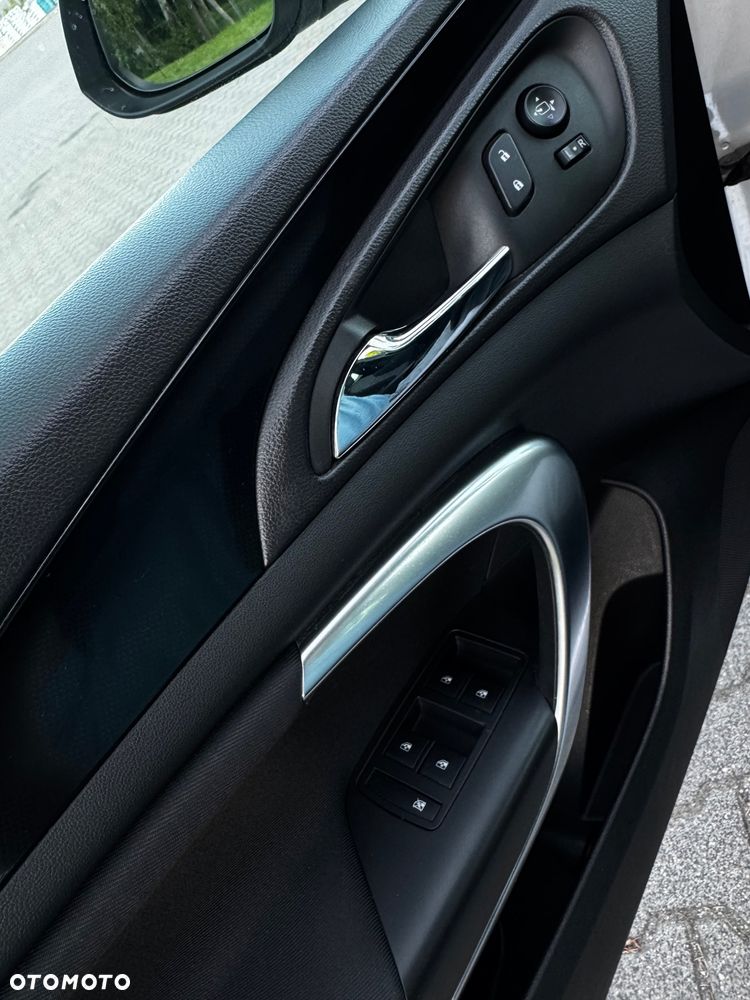 Opel Insignia - 19