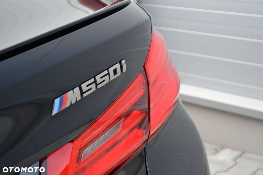 BMW Seria 5 M550i xDrive sport - 16
