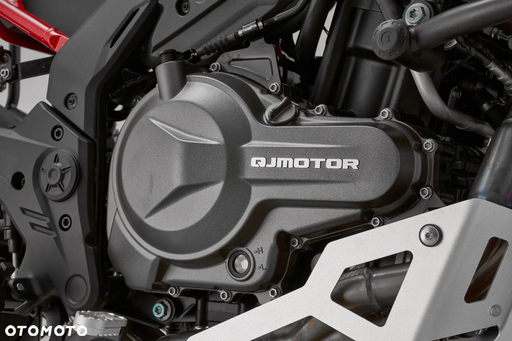 QJMOTOR SRT 600SX - 21