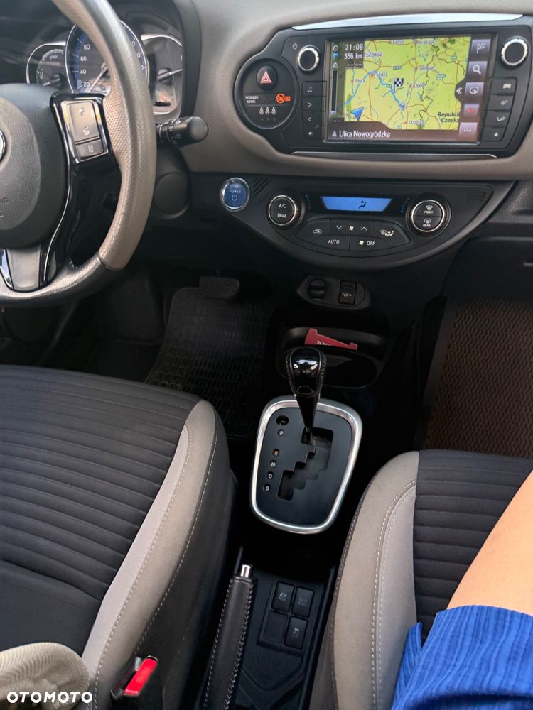 Toyota Yaris 1.5 VVT-i Comfort mit Design Paket - 6