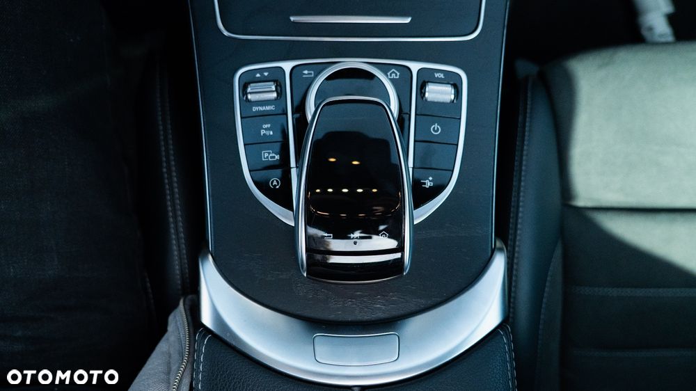Mercedes-Benz Klasa C 300 d 9G-TRONIC AMG Line - 17