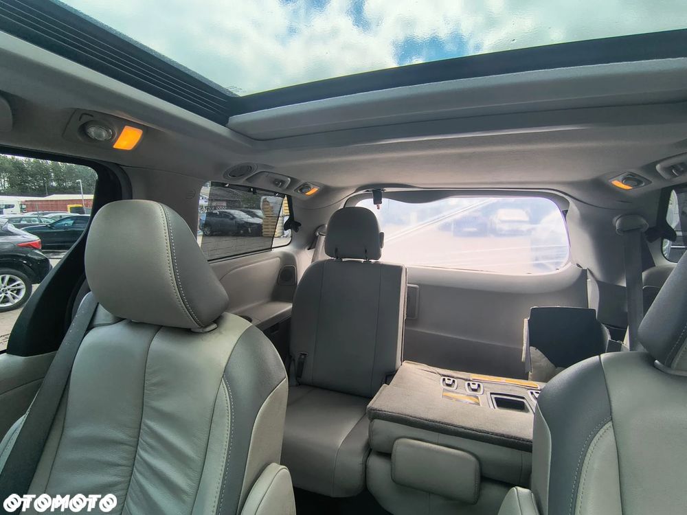 Toyota Sienna - 14