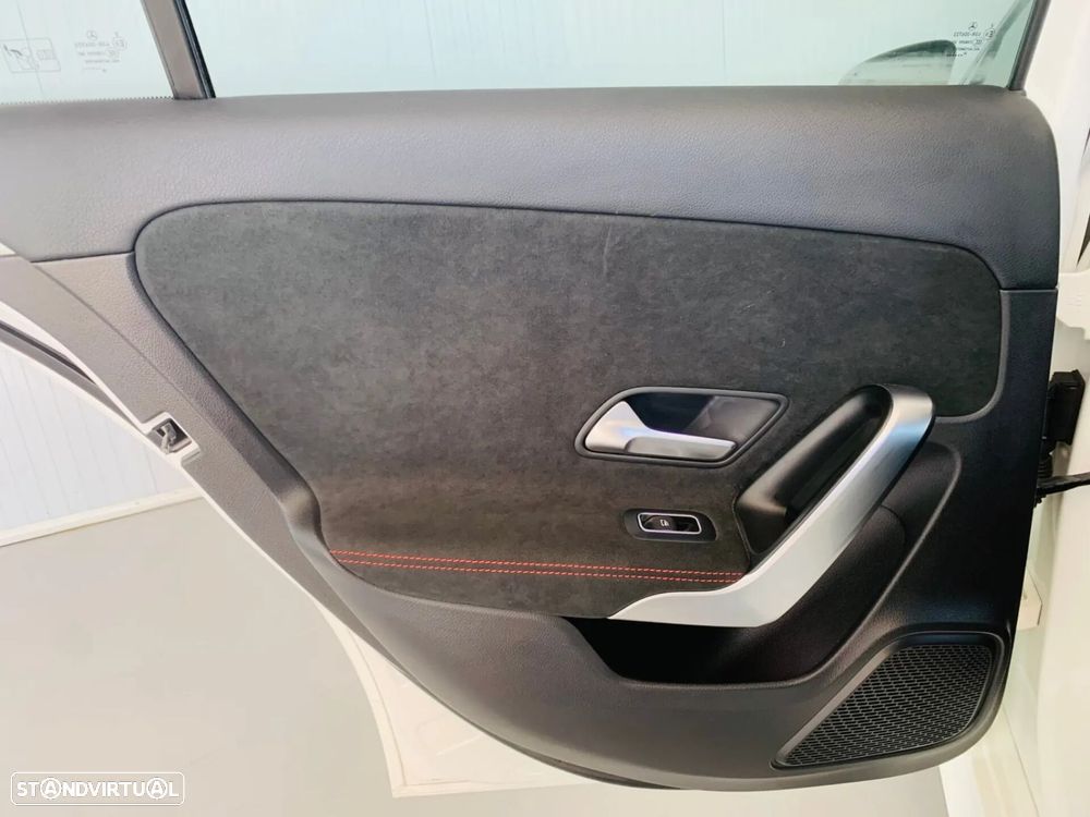 Mercedes-Benz A 180 Limousine d AMG Line - 37