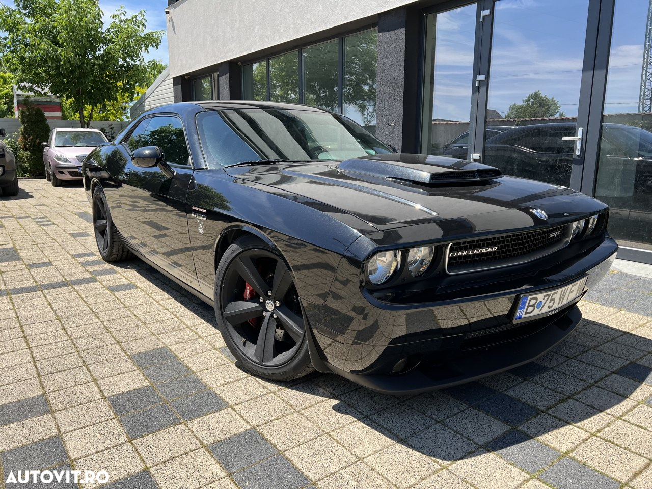 Dodge Challenger - 2