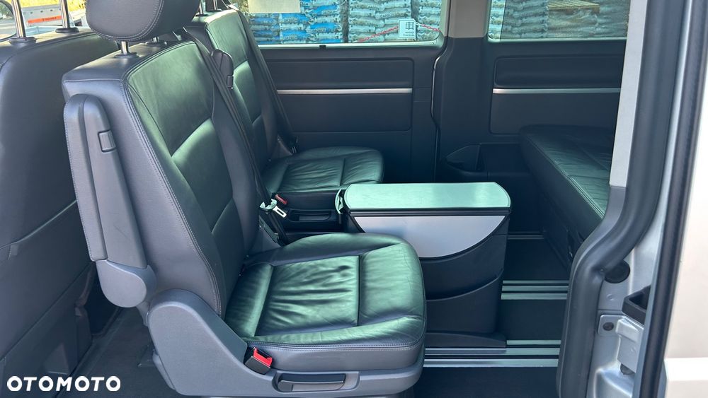 Volkswagen Multivan - 24