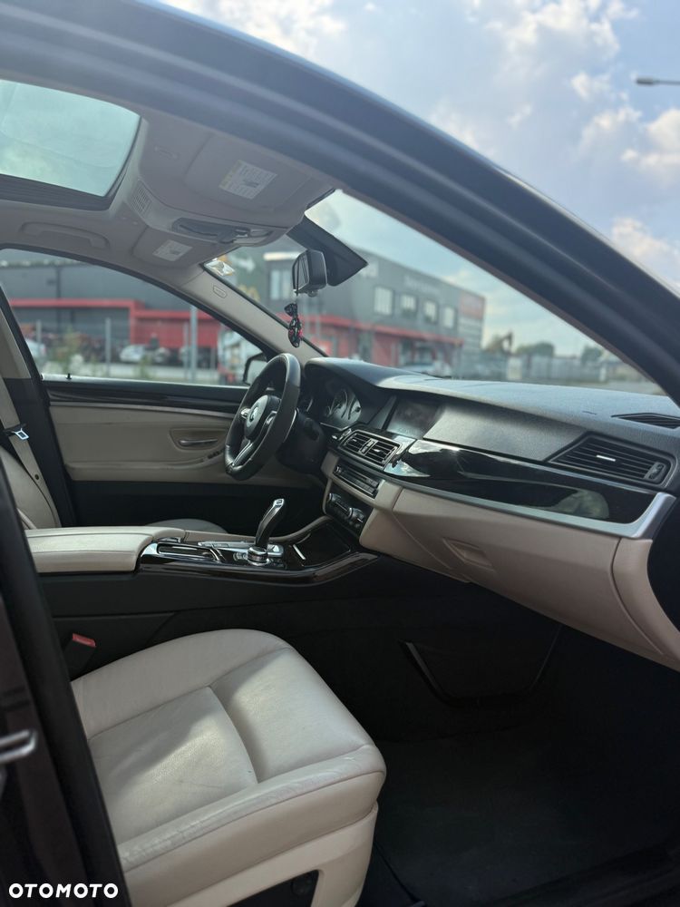 BMW Seria 5 528i Touring - 8