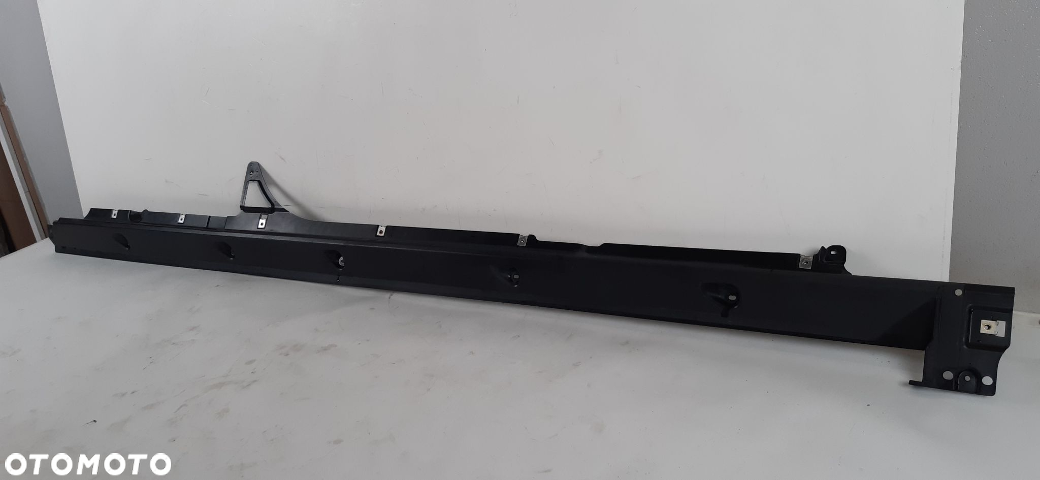 AUDI Q8 LISTWA PROGOWA LEWA 4M8825211 - 2