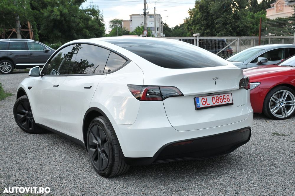 Tesla Model Y Long Range Dual Motor AWD - 5