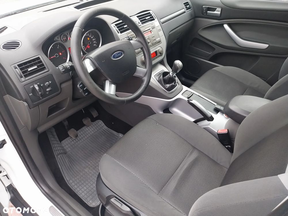 Ford Kuga - 10