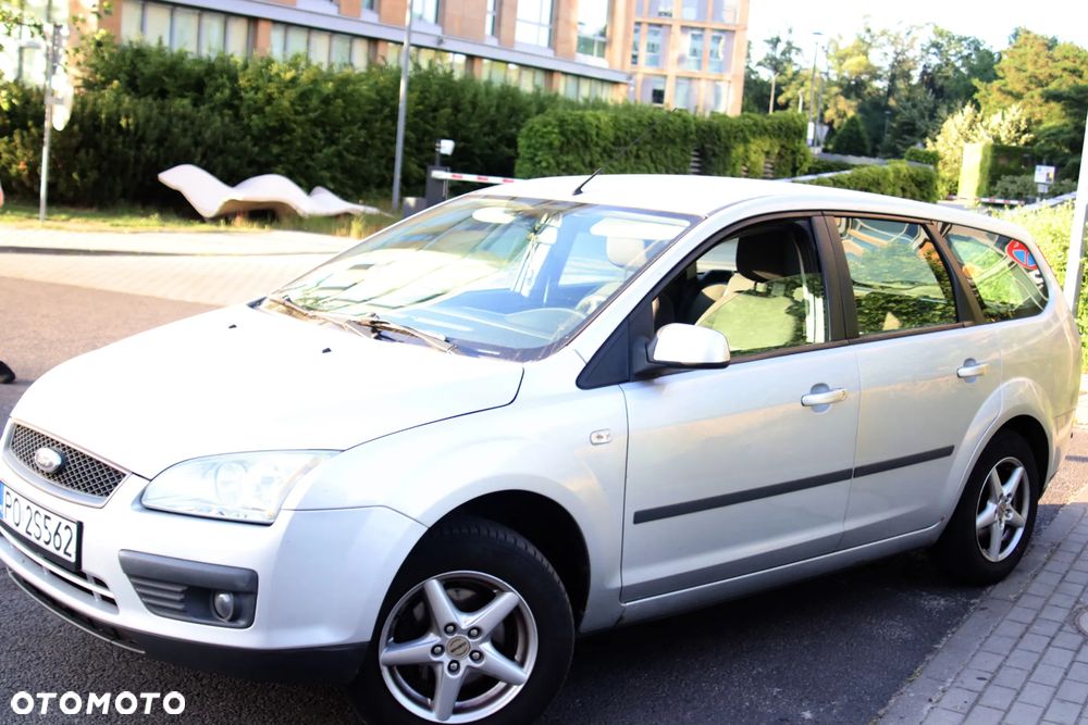 Ford Focus 1.6 16V Ambiente - 2
