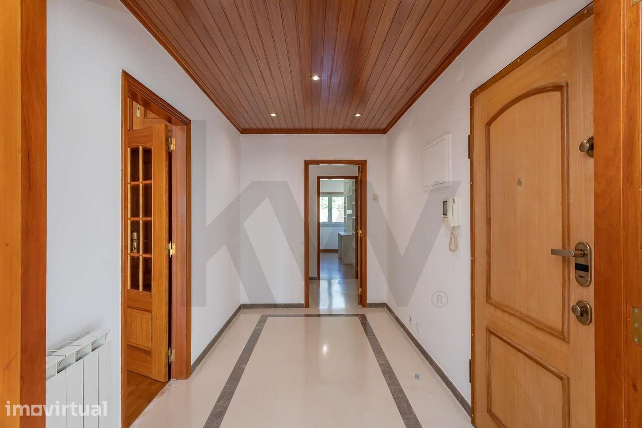 T3 em Paço de Arcos remodelado com: Garagem e Arrecadação - Grande imagem: 4/31
