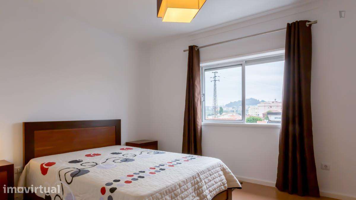 Quarto - localizado em Valbom Porto - Grande imagem: 3/41
