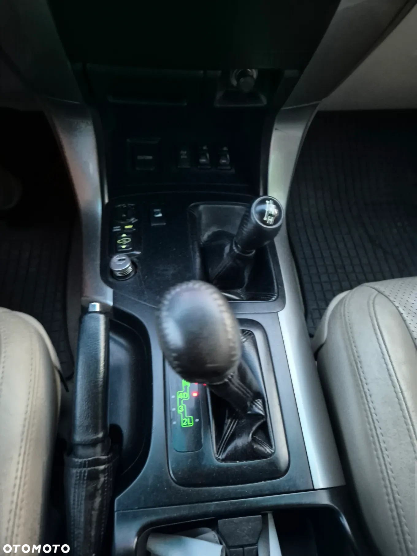 Toyota Land Cruiser - 10