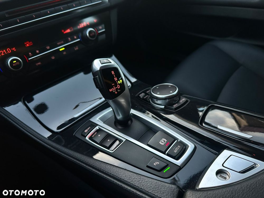 BMW Seria 5 518d Luxury Line - 11