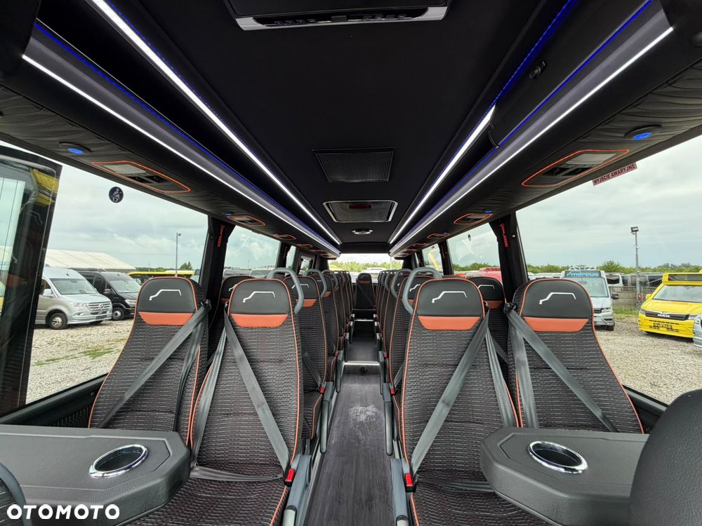 Mercedes-Benz Sprinter 519 - 19