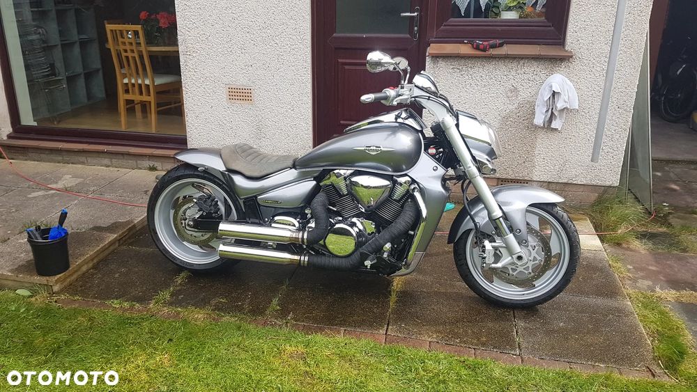 Suzuki Intruder - 11