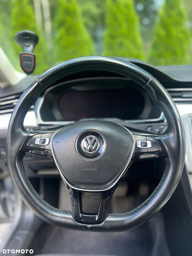 Volkswagen Passat - 17