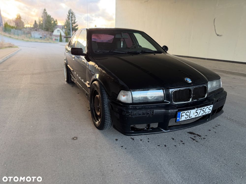 BMW Seria 3 323i - 4