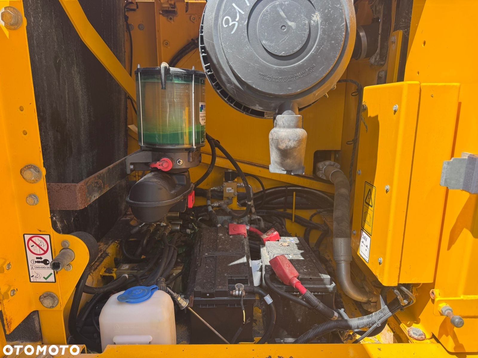 JCB JS210LC - 12