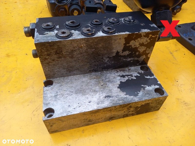 Blok zaworowy Powershift rozdzielacz cewka McCormick XTX200 - 1