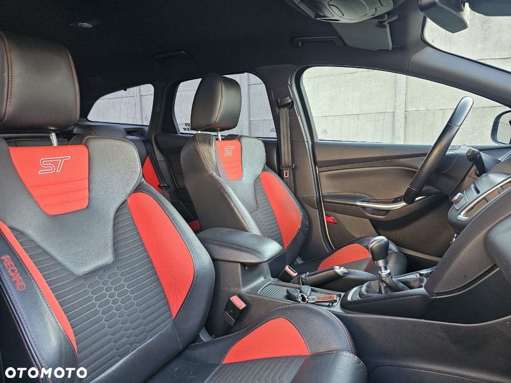 Ford Focus 2.0 EcoBoost ST mit Leder-Sport-Paket - 37