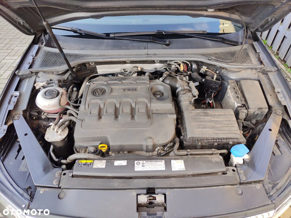 Volkswagen Passat 2.0 TDI SCR DSG Highline - 34