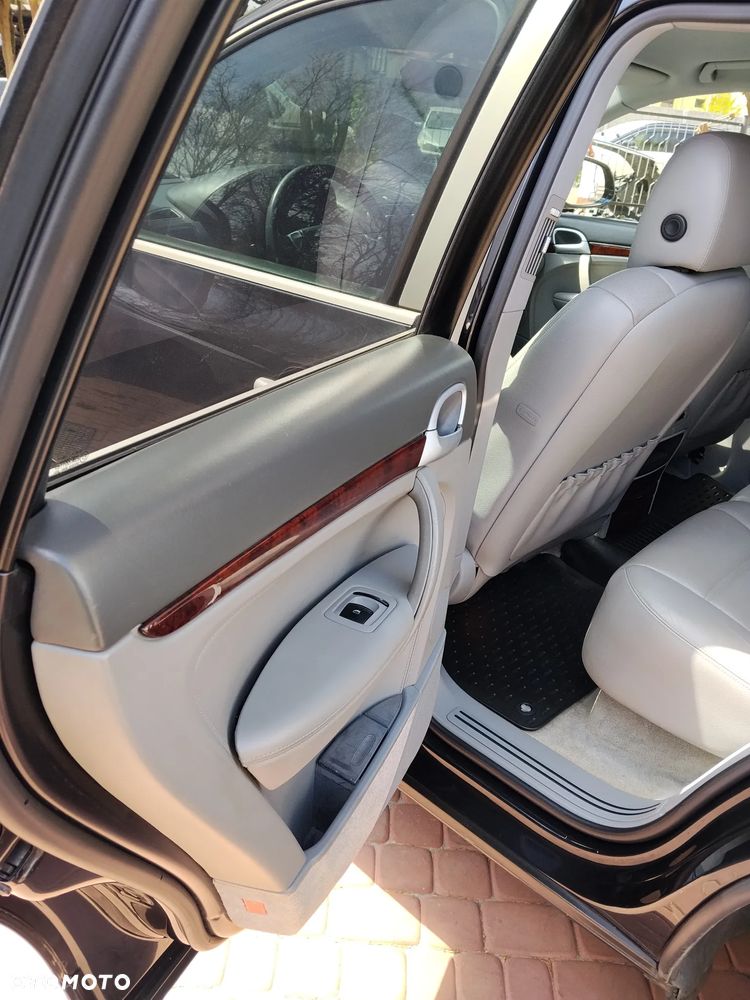 Porsche Cayenne - 12