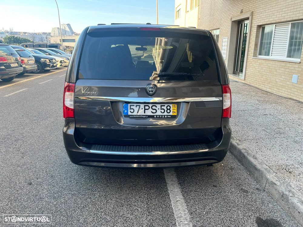 Lancia Voyager 2015 photo 5