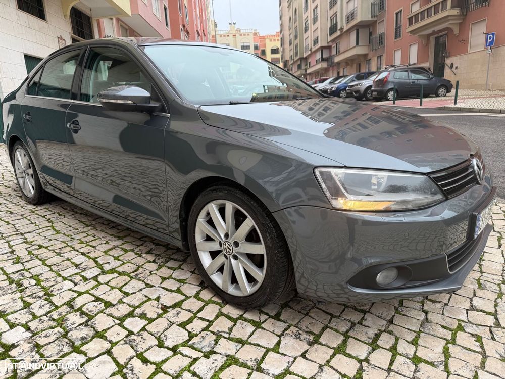 VW Jetta 1.6 TDi Confortline - 3