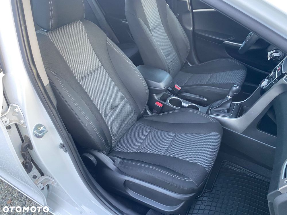 Hyundai i30 blue 1.4 Style - 28