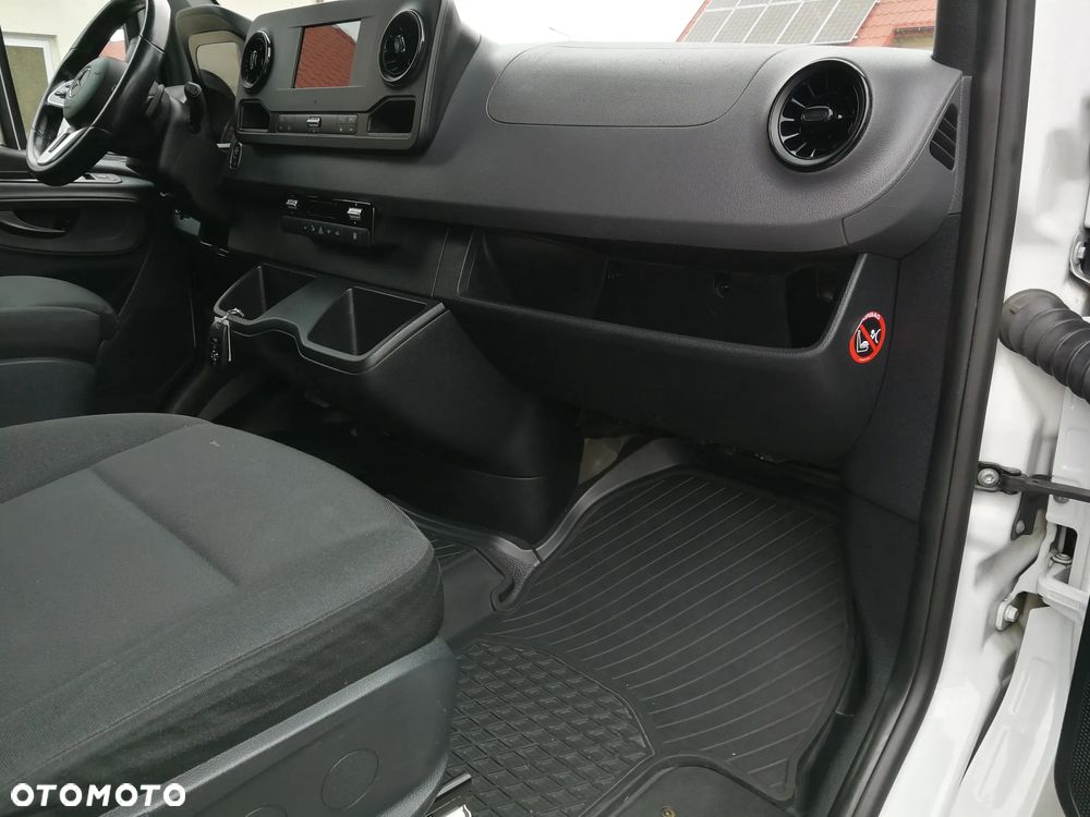 Mercedes-Benz Sprinter 319 - 15