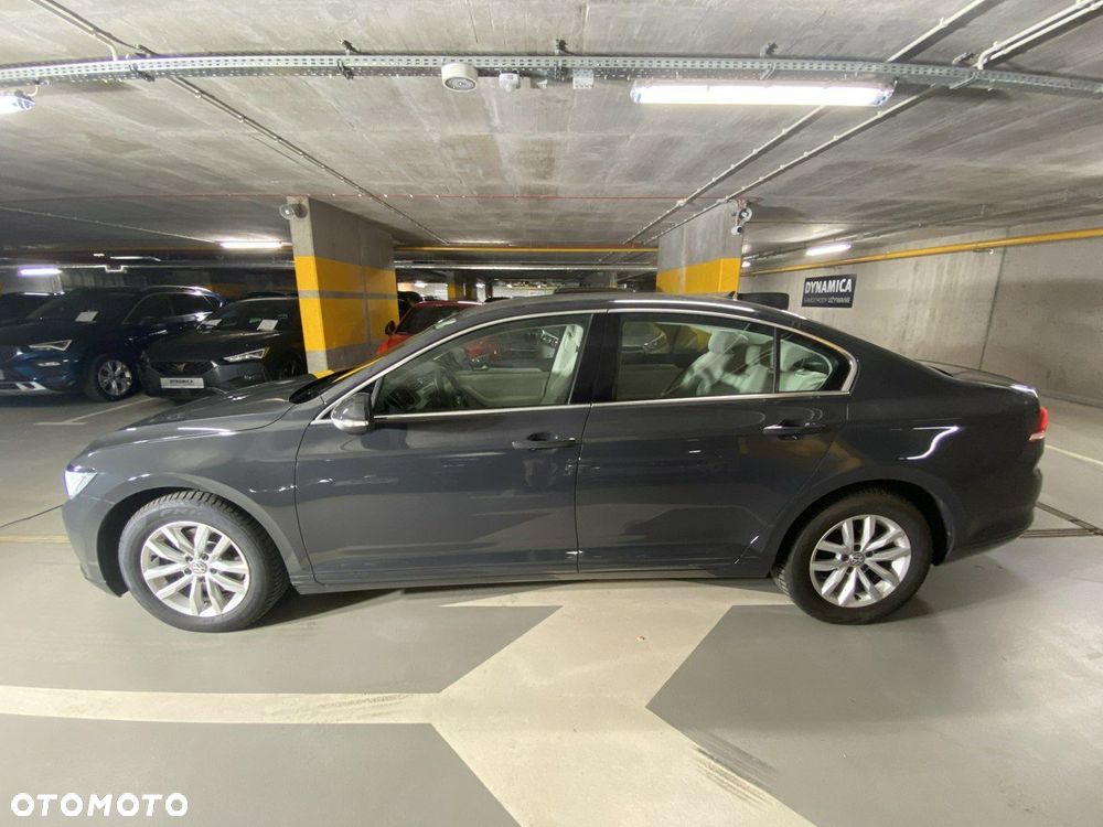 Volkswagen Passat - 4