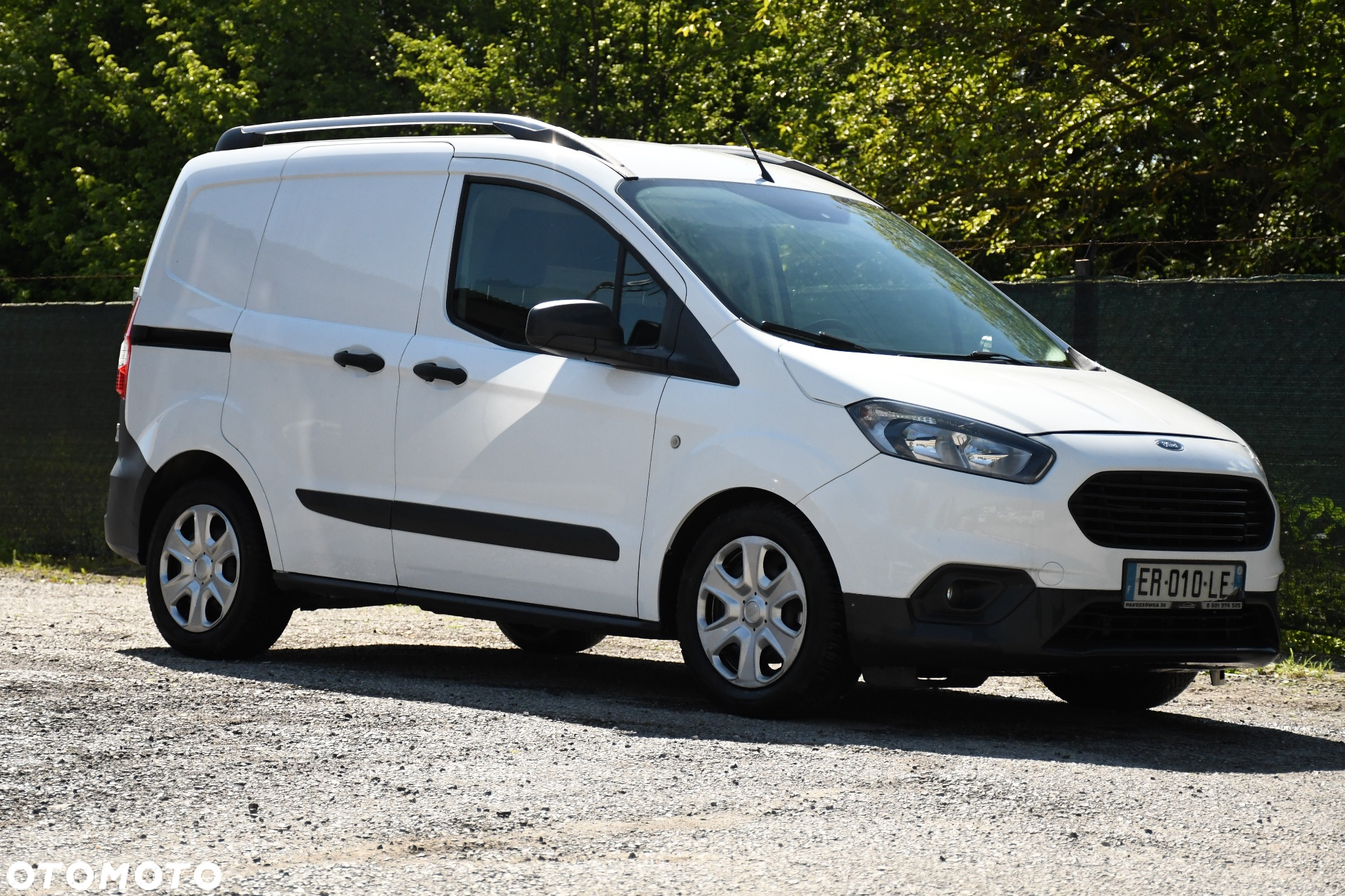 Ford Transit Courier - 31