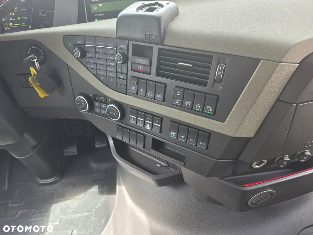 Volvo FH 460 / STANDARD / XXL / i SAVE / EURO 6/ GLOBETROTTER/ / AUTOMAT/SERVIS /2019/ KAMERA/ SKÓRY /PERFEKCYJNY STAN / ZABUDOWY  MIĘDZYOSIOWE/ - 32