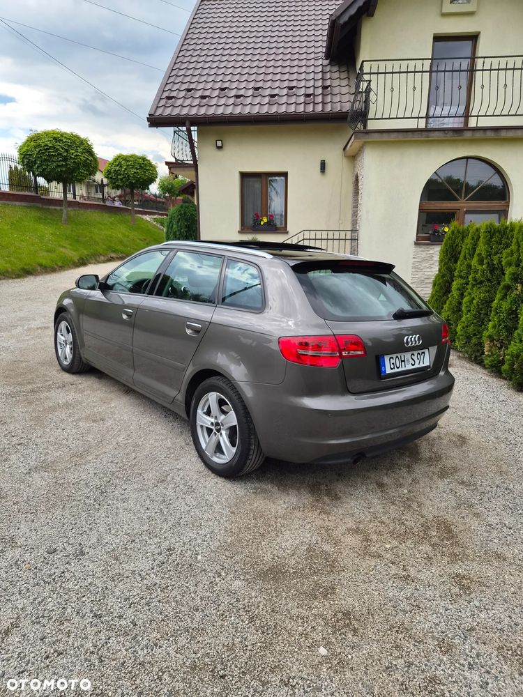 Audi A3 Sportback 1.6 TDI DPF S tronic Ambiente - 5