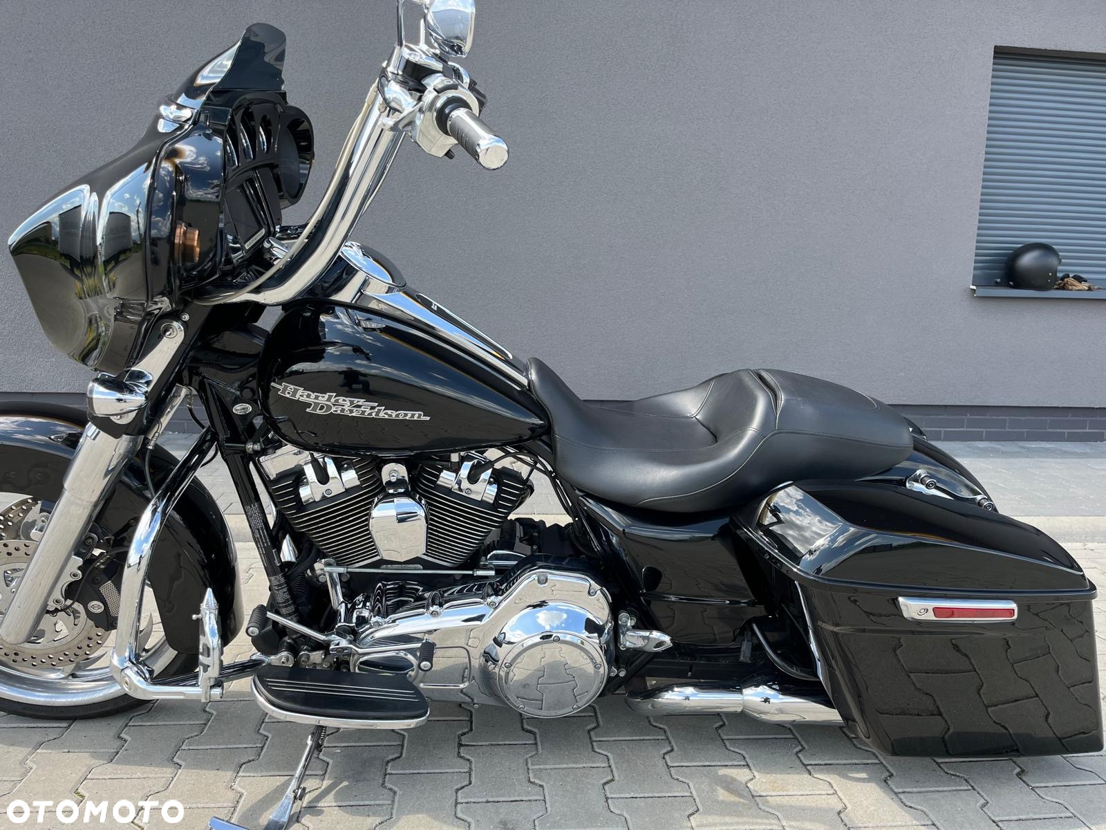 Harley-Davidson Touring Street Glide - 2