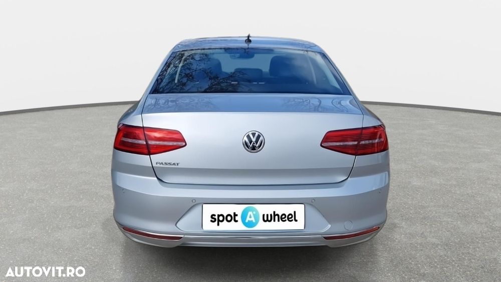 Volkswagen Passat 2.0 TDI DSG Highline - 8