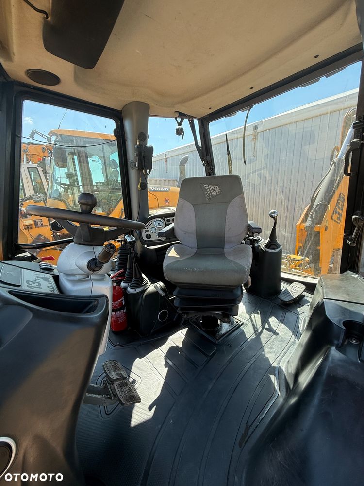 JCB 4CX - 10