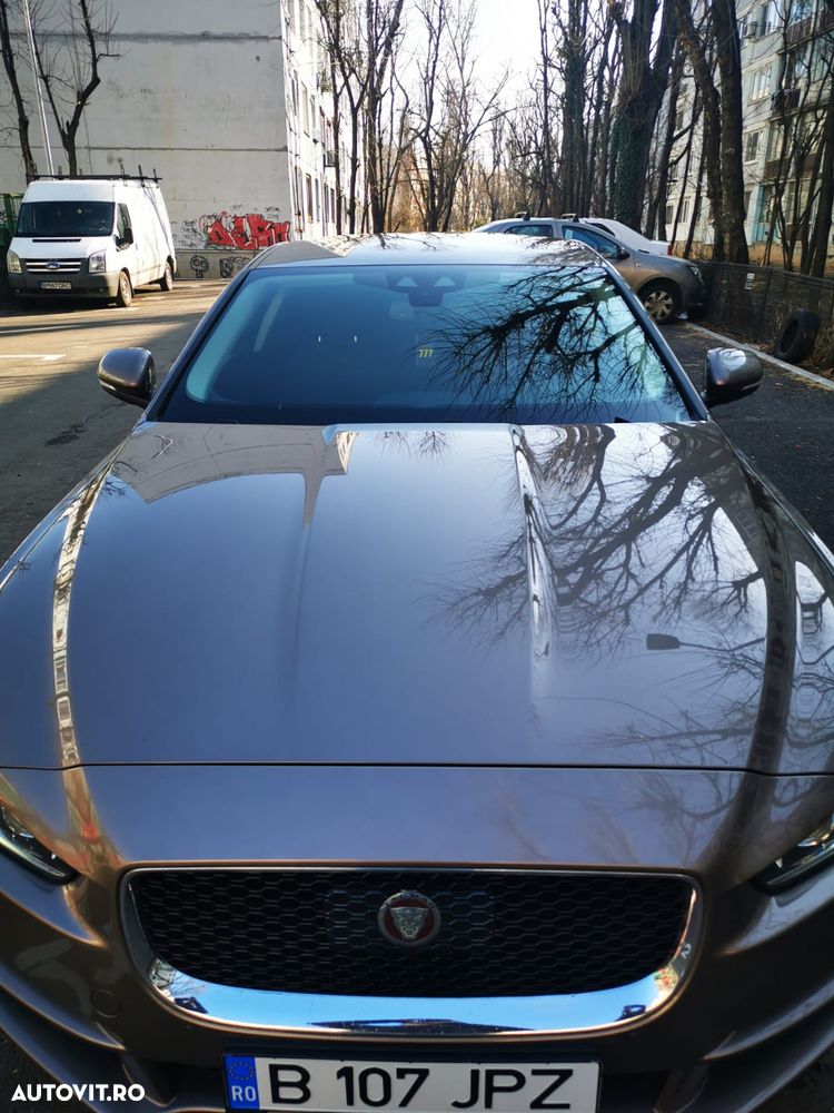 Jaguar XE 2.0 Portfolio - 2